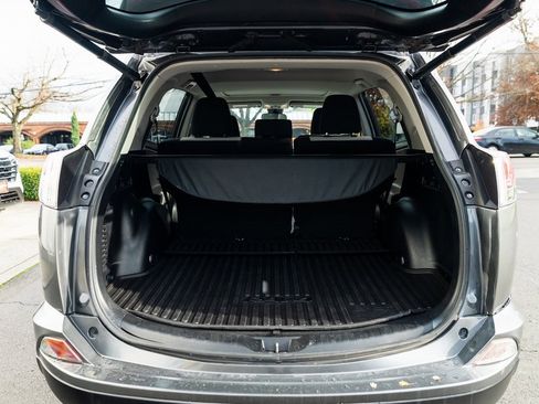 Used 2018 Toyota RAV4 XLE image 7