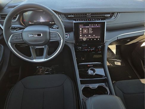 New 2025 Jeep Grand Cherokee 4WD image 10