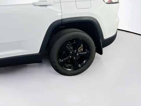 Used 2023 Jeep Grand Cherokee Limited w/ Black Appearance Package AWD/4WD image 30