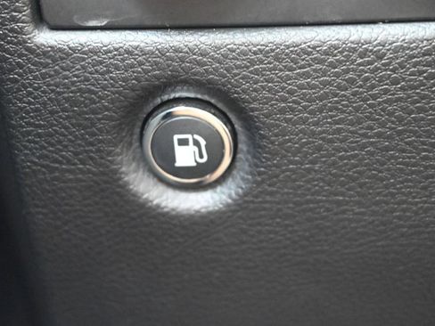 Used 2020 Jeep Grand Cherokee Altitude RWD image 16