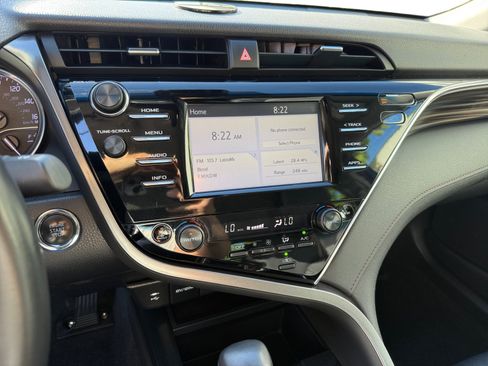 Used 2018 Toyota Camry XLE FWD image 12