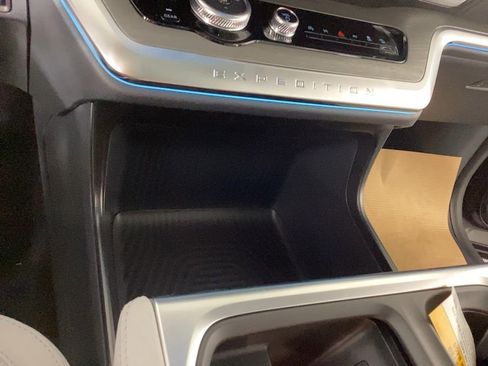 New 2025 Ford Expedition Max Platinum w/ Driver's Package image 30