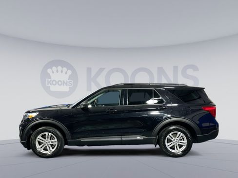 Used 2022 Ford Explorer XLT w/ Equipment Group 202A image 2