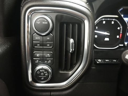 Used 2023 GMC Sierra 2500 Denali w/ Denali Black Diamond Edition AWD/4WD image 35