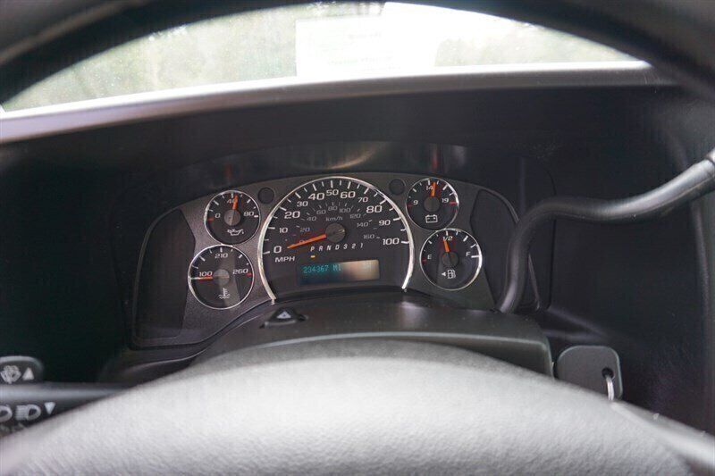 Used 2010 Chevrolet Express 1500 RWD image 25