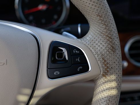 Used 2017 Mercedes-Benz E 300 4MATIC image 31