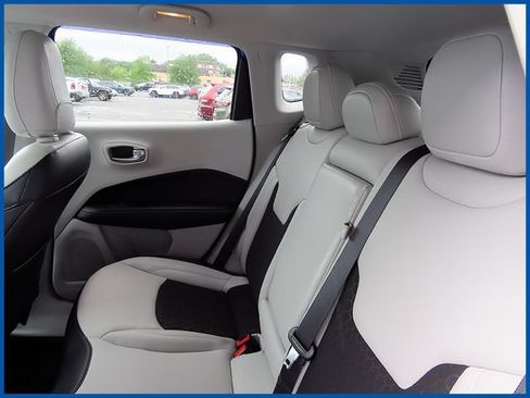Used 2021 Jeep Compass Latitude AWD/4WD image 10