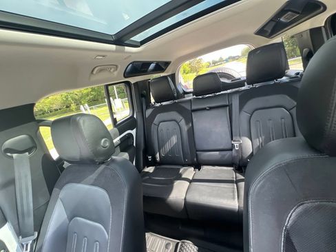 Used 2020 Land Rover Defender 110 SE AWD/4WD image 47
