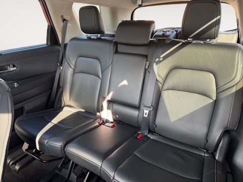 Used 2023 Nissan Pathfinder SL image 14