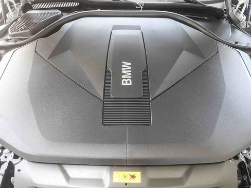 Used 2024 BMW i5 eDrive40i w/ M Sport Package image 23