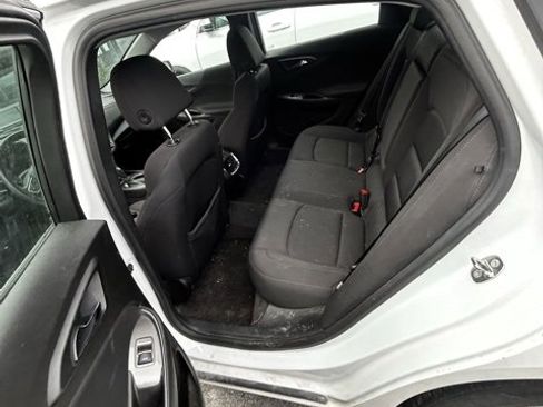 Used 2017 Chevrolet Malibu LT image 9