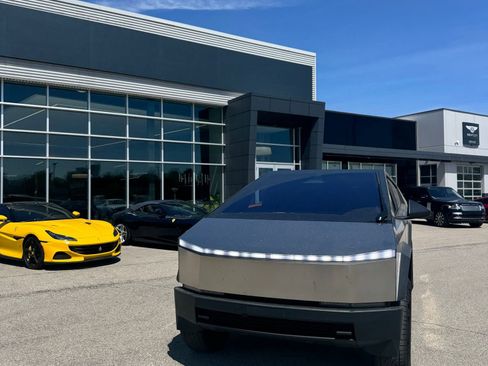 Used 2024 Tesla Cybertruck AWD Crew Cab image 2