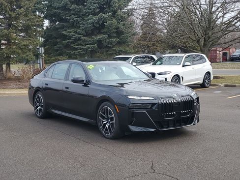 Certified 2023 BMW 760i xDrive w/ Executive Package image 4