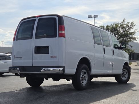 Used 2015 GMC Savana 2500 RWD image 5