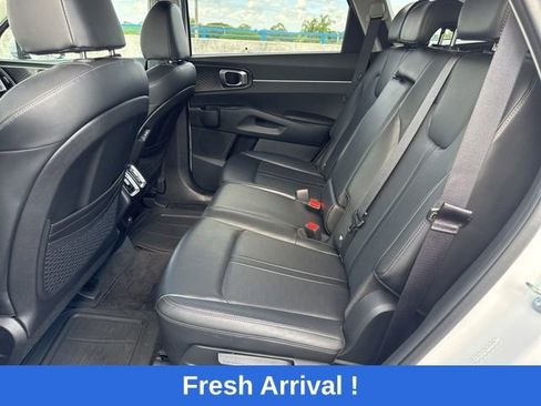 Used 2025 Kia Sorento S FWD image 3