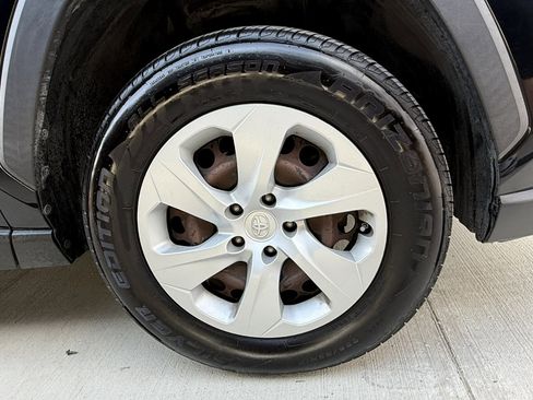 Used 2019 Toyota RAV4 LE image 14