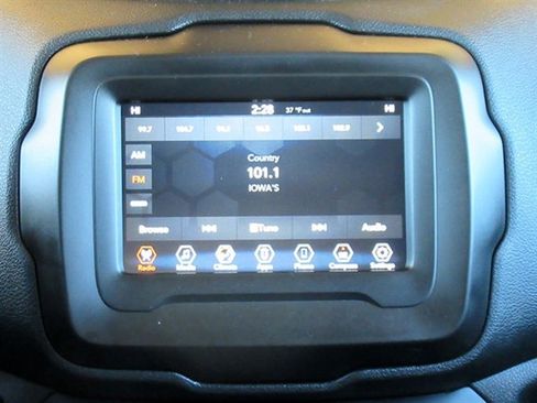 Used 2019 Jeep Renegade Trailhawk image 23