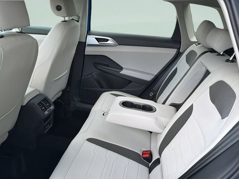 New 2026 Volkswagen Taos SE AWD/4WD image 28