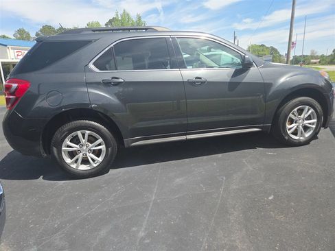 Used 2017 Chevrolet Equinox LT w/ Convenience Package image 3