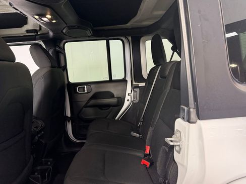 Used 2019 Jeep Wrangler Unlimited Sahara AWD/4WD image 20