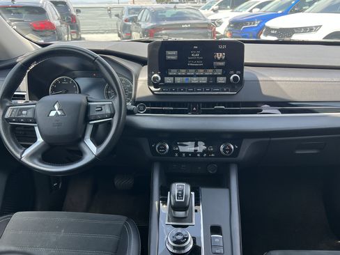 Used 2024 Mitsubishi Outlander FWD image 21