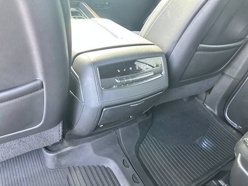 Used 2021 Cadillac Escalade Premium Luxury RWD image 35