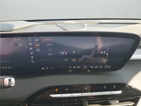 Certified 2025 Buick Enclave Preferred image 32