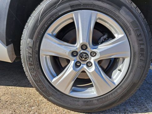 Used 2024 Toyota Highlander LE image 27