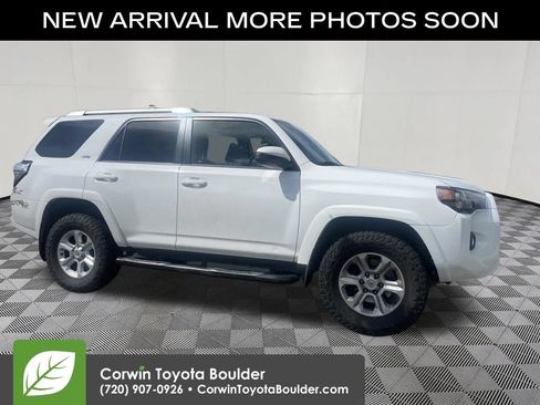 Used 2016 Toyota 4Runner SR5 AWD/4WD image 9
