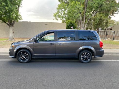 Used 2018 Dodge Grand Caravan SE FWD image 14
