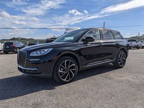 Used 2025 Lincoln Corsair Reserve image 8