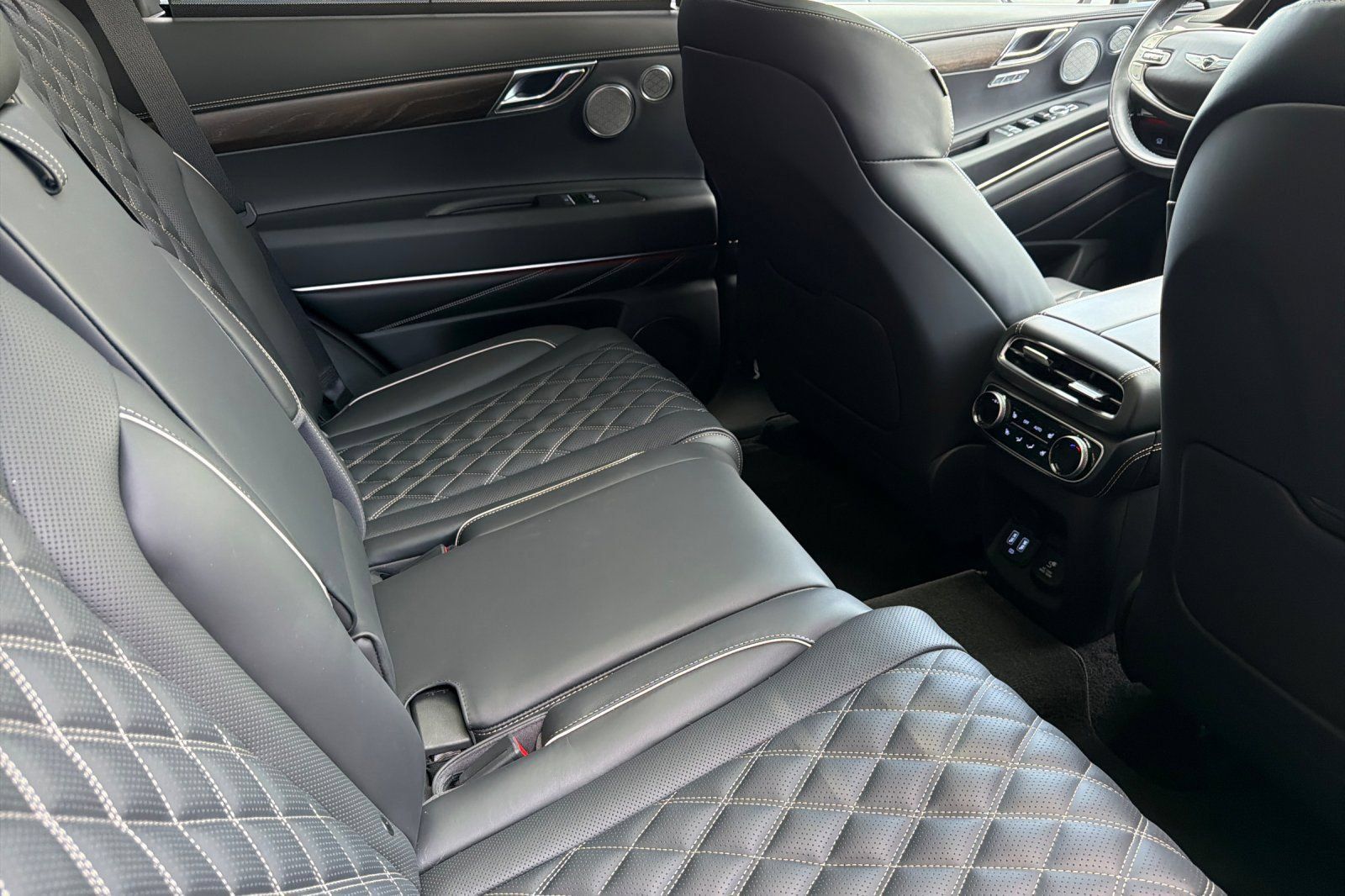 Used 2024 Genesis GV80 3.5T w/ Prestige Package AWD/4WD image 32