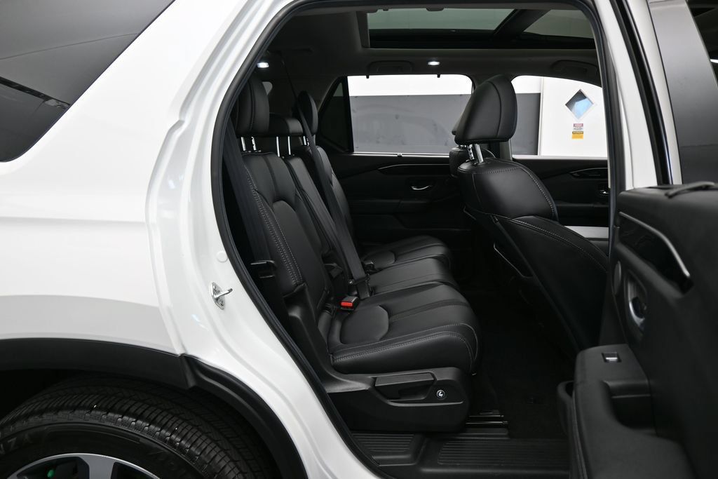 Used 2025 Honda Pilot Touring image 43