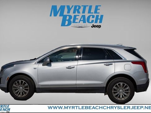 Used 2017 Cadillac XT5 Luxury w/ Driver Awareness Package image 3