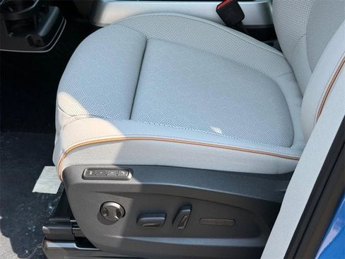 New 2025 Volkswagen ID. Buzz 1st Edition image 17