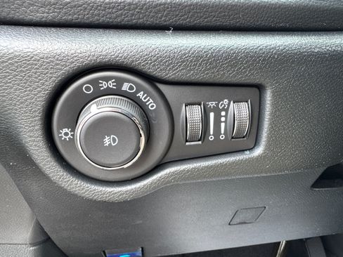New 2026 Chrysler Pacifica Select FWD image 30