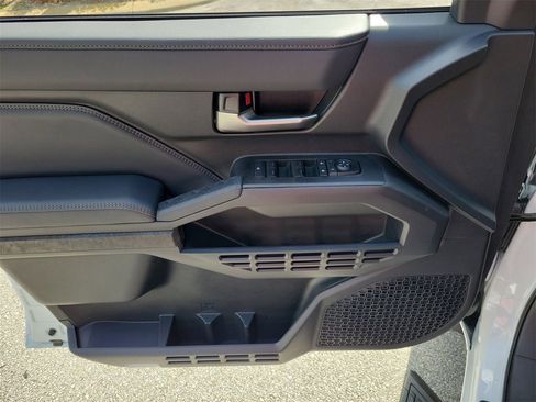 Used 2025 Toyota Tacoma Limited image 12