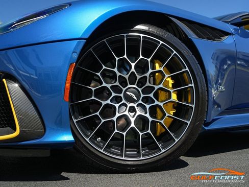 Used 2023 Aston Martin DBS Coupe RWD image 15