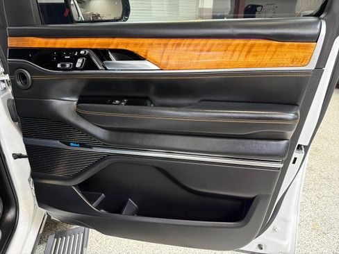 Used 2022 Jeep Grand Wagoneer Series III w/ Rear Seat Video Group 1 image 45