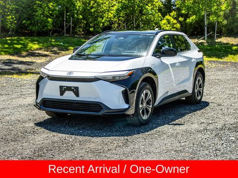 Used 2023 Toyota bZ4X AWD image 1