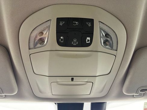 Used 2019 Chrysler Pacifica Touring-L FWD image 32