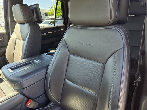 Used 2021 GMC Yukon Denali w/ LPO, Illumination Package AWD/4WD image 17