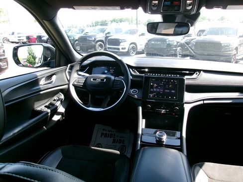 Certified 2023 Jeep Grand Cherokee Altitude AWD/4WD image 12