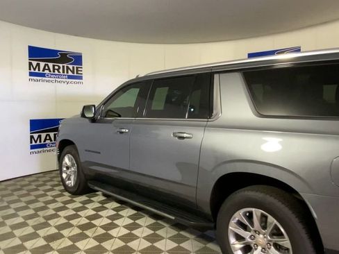 Used 2021 Chevrolet Suburban Premier w/ Premium Package 2 AWD/4WD image 8