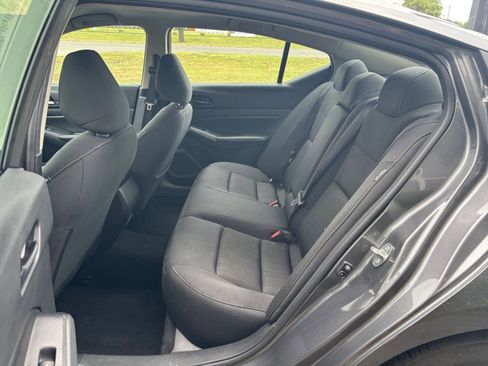 Used 2025 Nissan Altima 2.5 SV FWD image 25