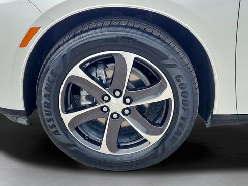 Used 2022 Buick Enclave Essence w/ Experience Buick Package FWD image 26