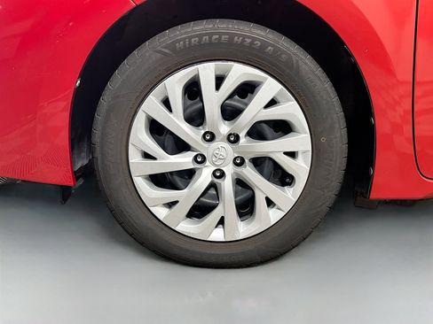 Used 2018 Toyota Corolla LE image 14