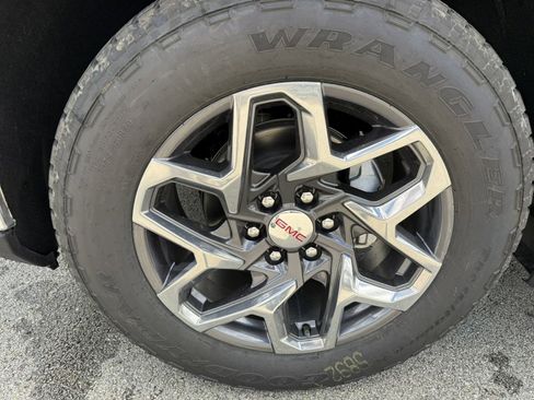 New 2026 GMC Sierra 1500 SLT w/ SLT Premium Plus Package image 9