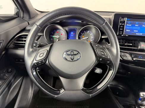 Used 2018 Toyota C-HR XLE FWD image 31