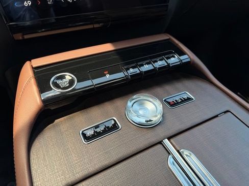 Used 2025 Lincoln Navigator Reserve AWD/4WD image 16